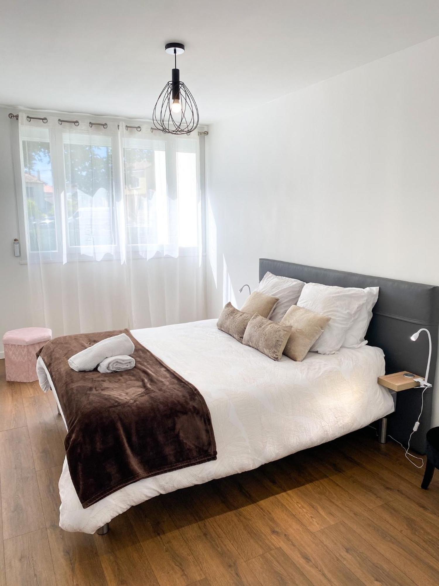 T3 Moderne Avec Balcon Terrasse Et Parking Gratuit Apartment Ниор Екстериор снимка