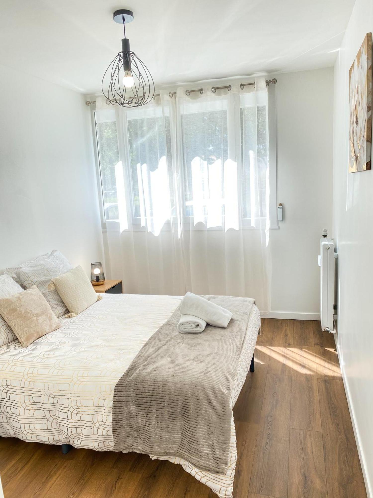 T3 Moderne Avec Balcon Terrasse Et Parking Gratuit Apartment Ниор Екстериор снимка